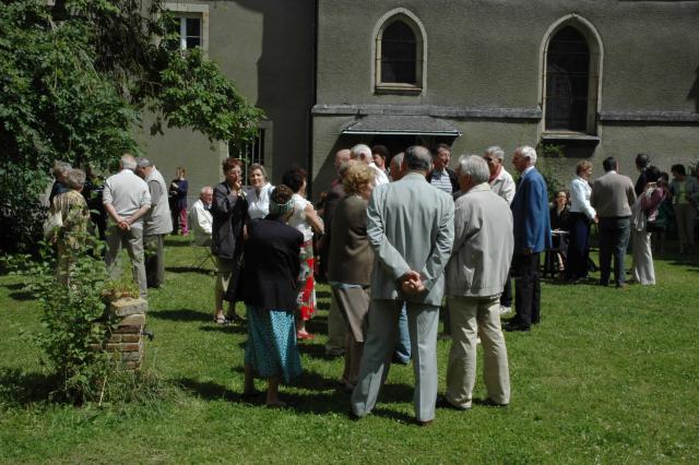 In the inner court before the concert